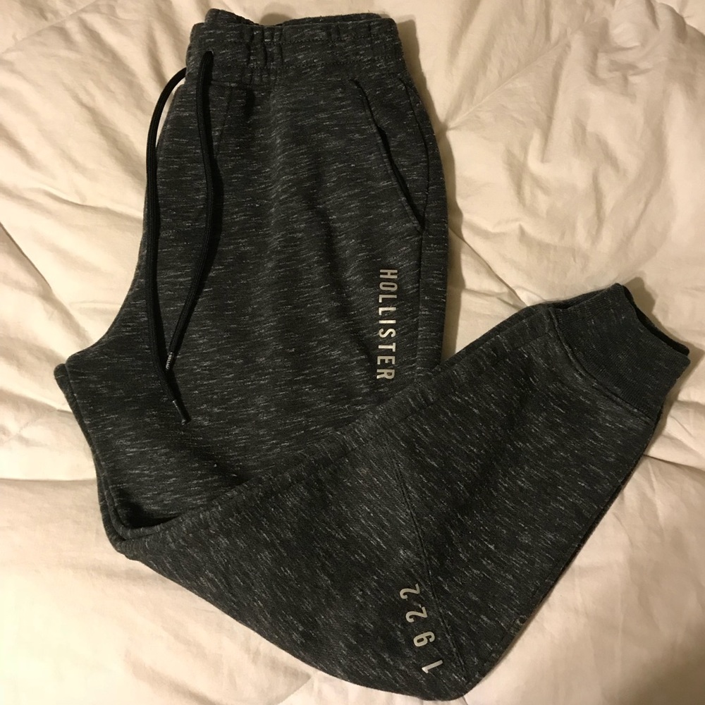 Hollister joggers